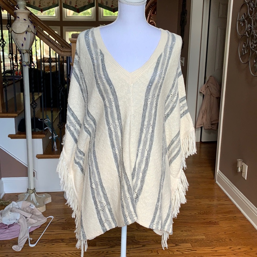 gray & cream poncho top